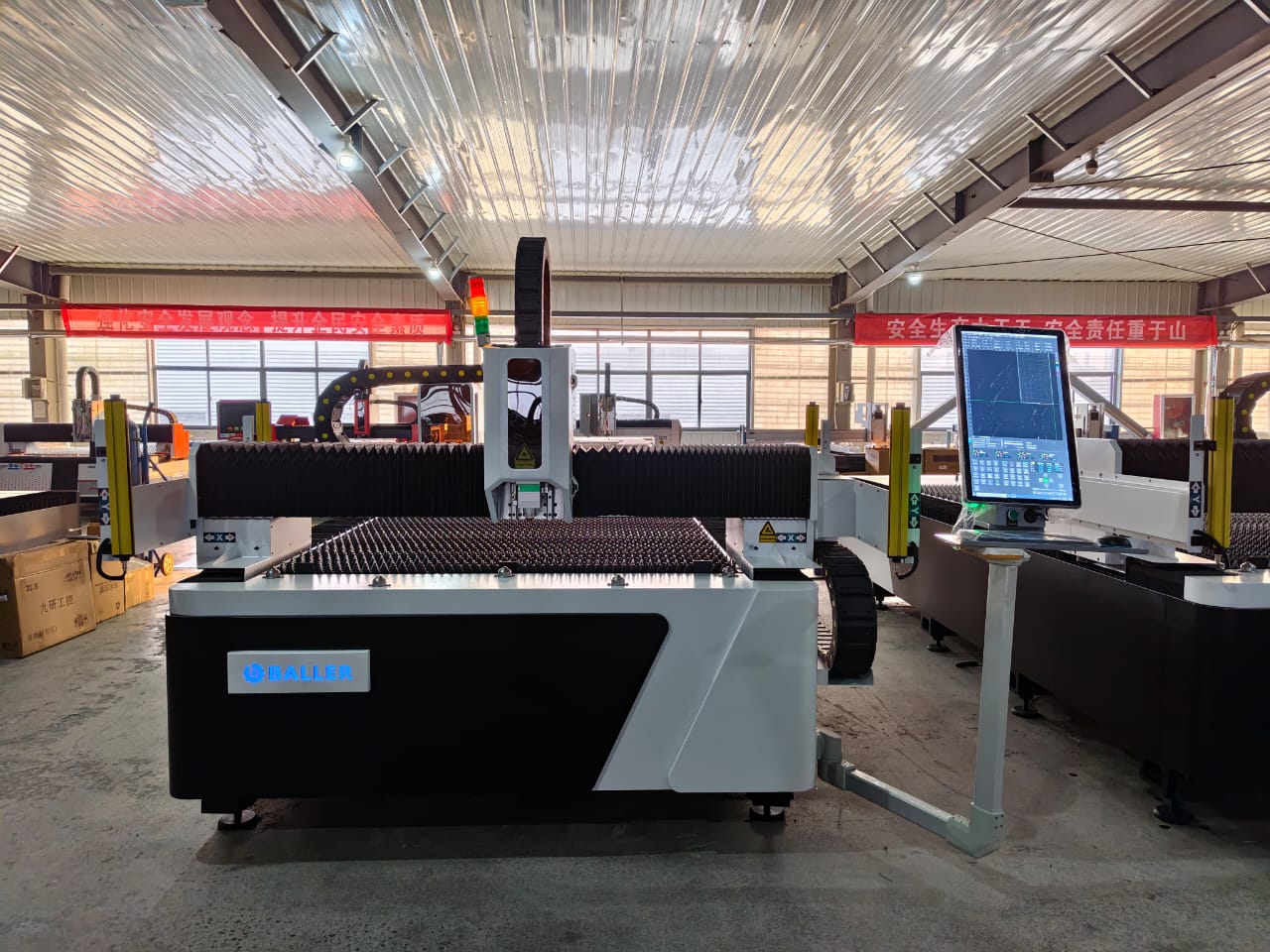 Máquina de corte a laser BL 3015 na fábrica